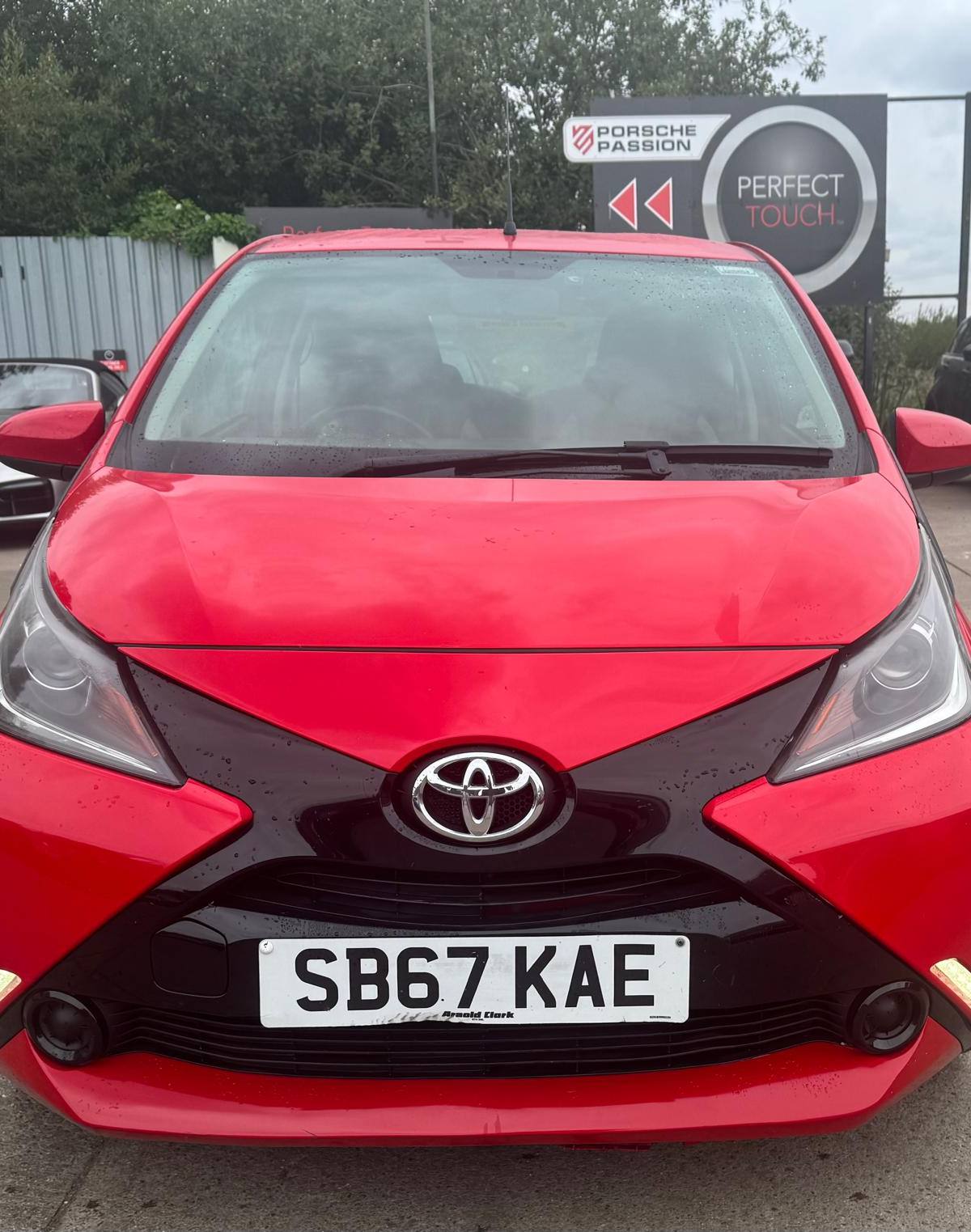 TOYOTA AYGO 1.0 VVT-i x-play Hatchback 3dr petrol Manual Euro 6 (68ps)